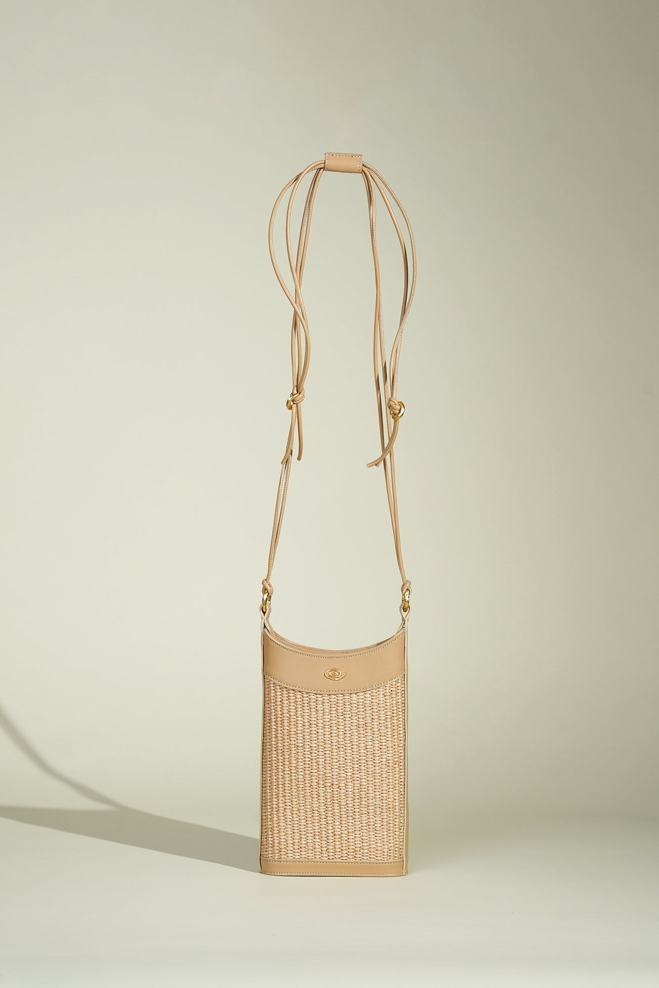 Luz Phone Bag in Raffia