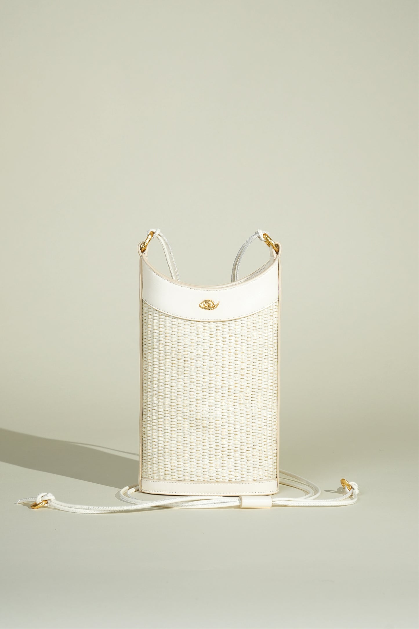 Luz Phone Bag in Raffia